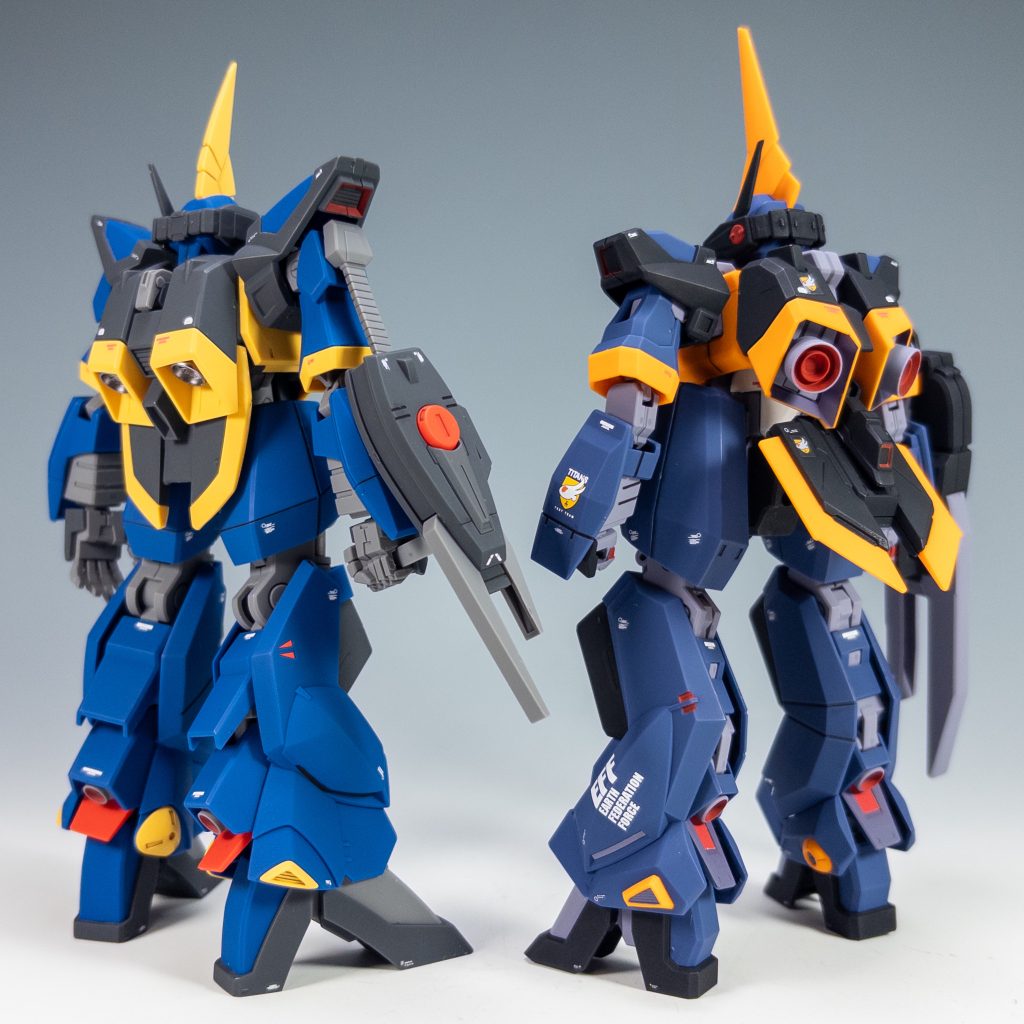 後ろから。どこがどう違うとかのレベルじゃなく、全体的にバランスが違いますね。どちらも独特のカッコよさがあります!