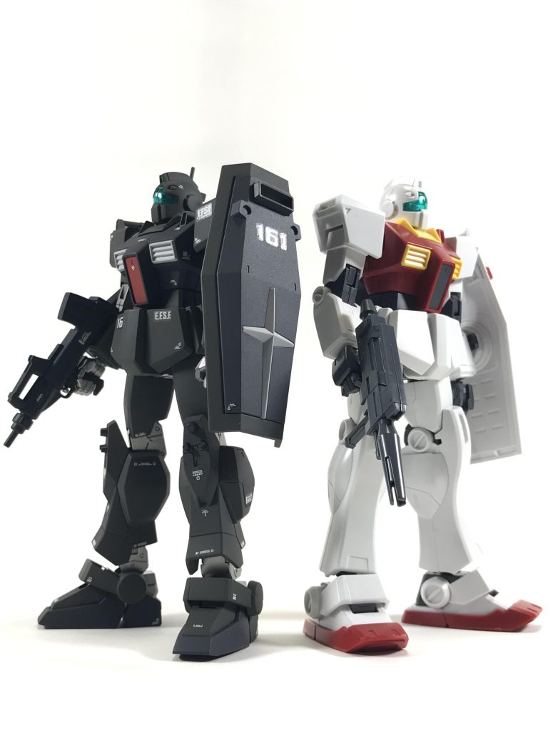 参考までにパチ組のノーマルジムⅡとの比較ショットです。