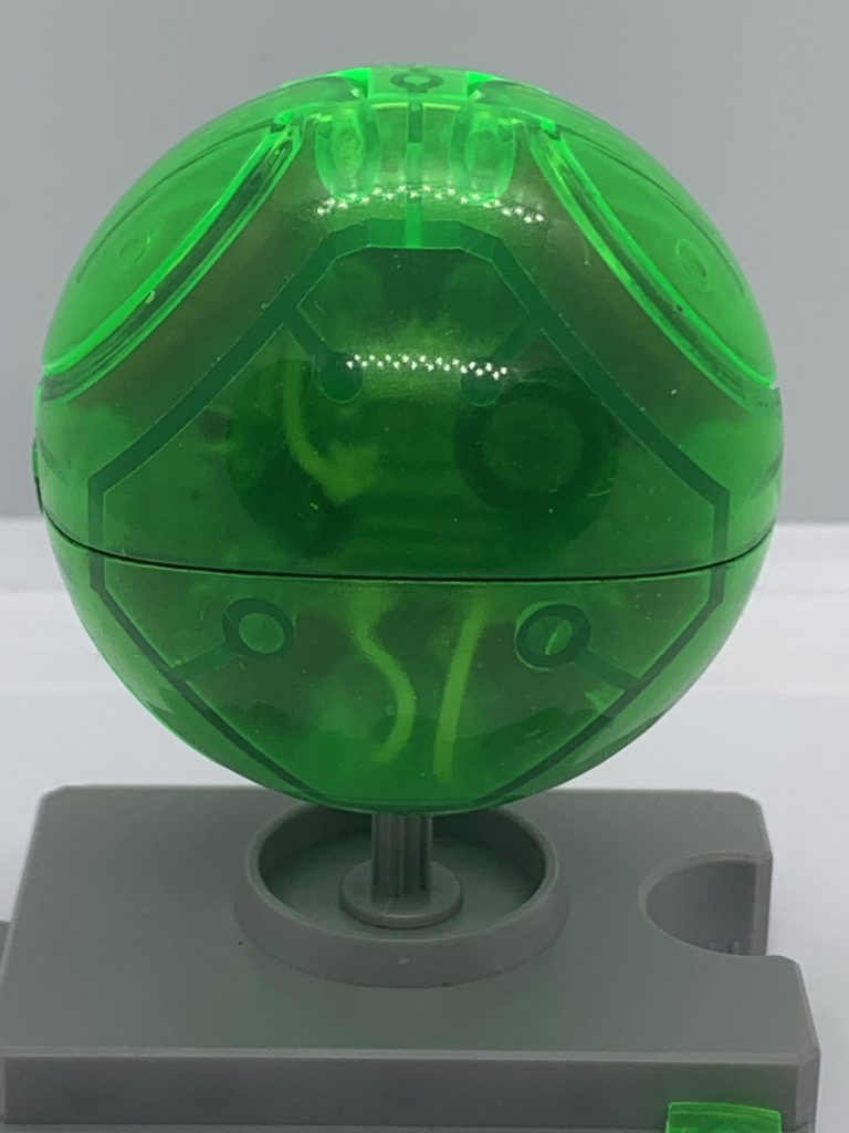 背面はそのままだとスカスカなので家にあった適当な電子機器をバラして入れてます。