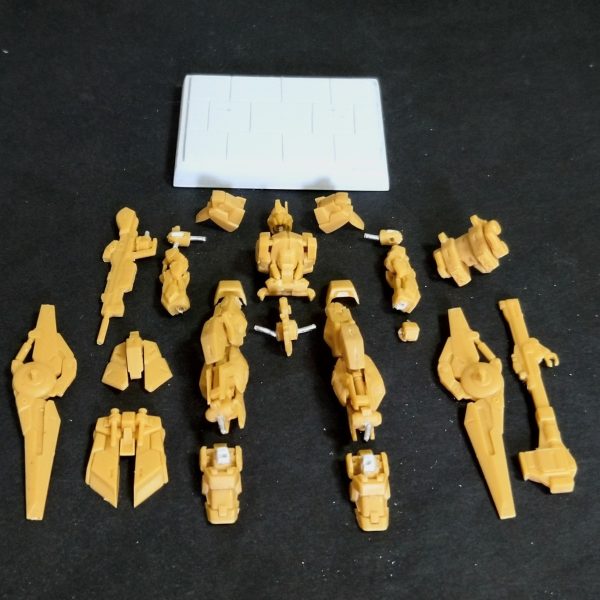 最近忙しくてなかなか製作が進みませんが百式の2機目を作りました。前回の赤いのと少し各部の取り付け位置を見直してプロポーション調整しました！塗装になりますが、ノーマルカラーで行きます！（4枚目）