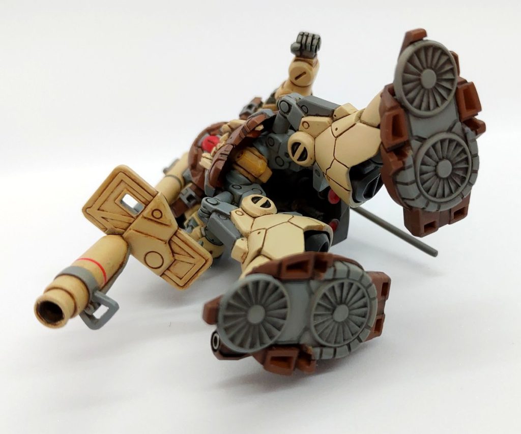 バズーカのシールドも開口しています。バズーカ先端のガード?もキットはただの板だったのでプラ角棒で作り直しました。アーティファクトは塗装が大変ですが、頑張れば頑張った分だけ満足感が得られますね。