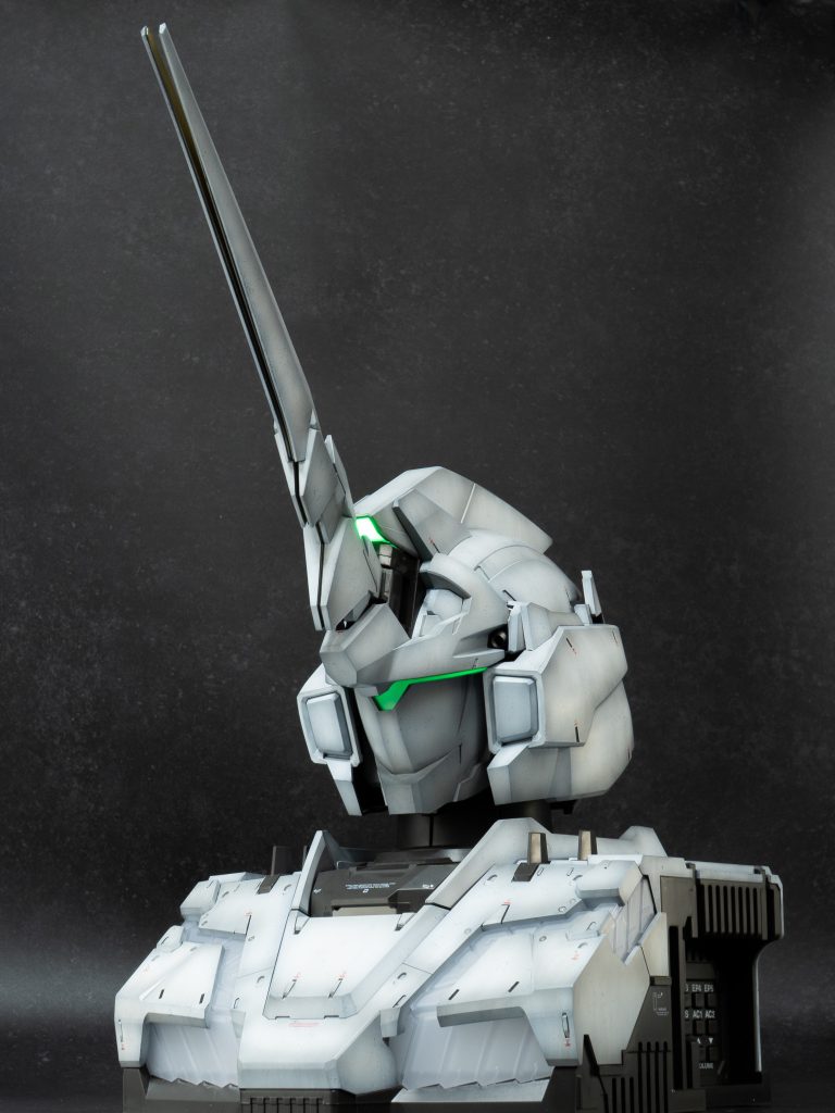 変形するユニコーン胸像–3枚目/制作者：Take_35