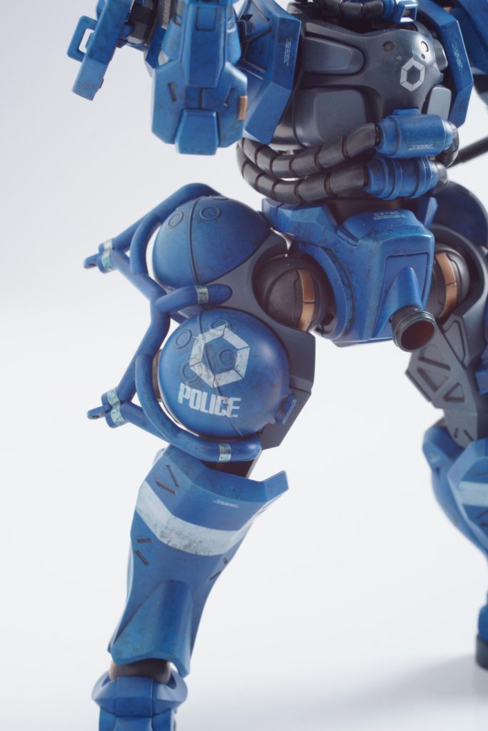 タンクのPOLICEデカールも、きれいになじんでいます。やっぱり水転写デカールがいいな。