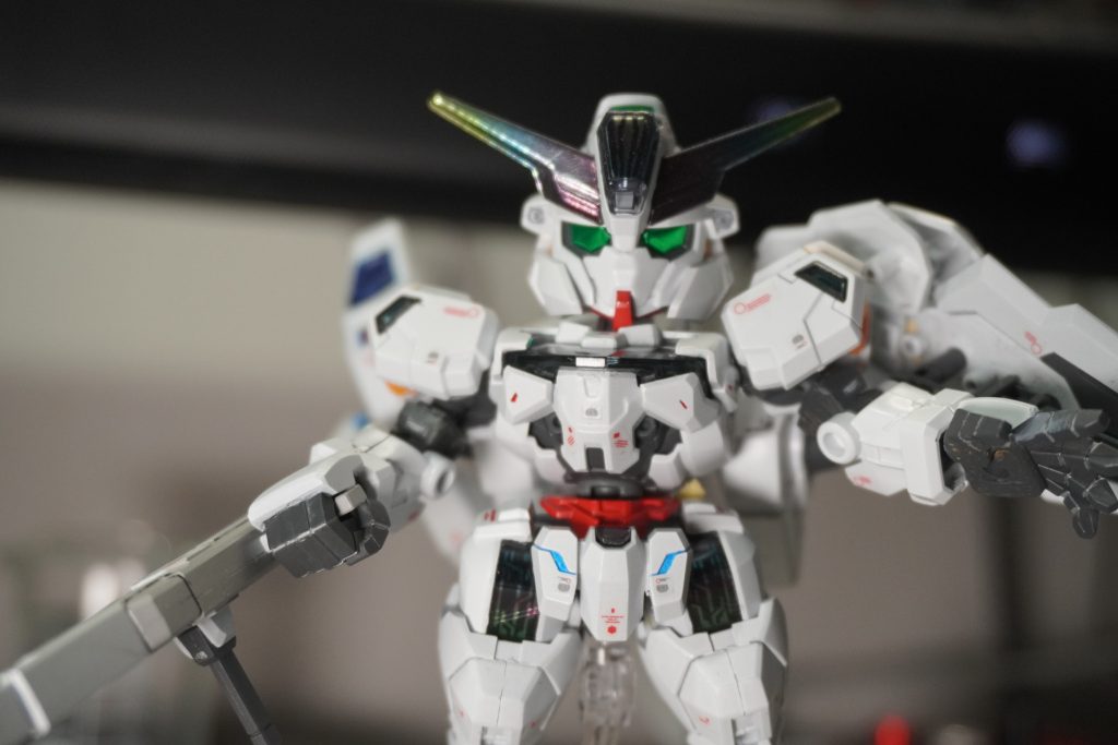 正面。コーションマーク的なものはすべてほかのキット（RGやMG）のシールを貼っています。RGやMGはどうしてもデカールで仕上げたくなるのですが、SDはなんとなくシールでも許される気がして気兼ねなくぺたぺたしちゃいました。