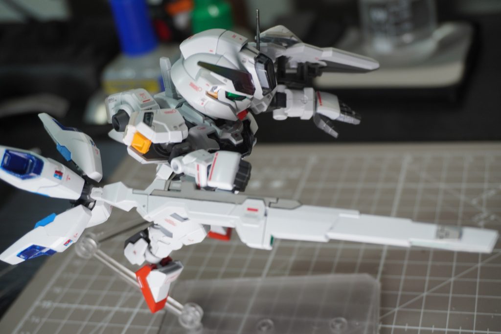 ヴァリアブルロッドは少し銃身を延長しています。SD自体が小さいキットなので、巨大兵装をスクラッチしたりするのも楽しいかもな、と思いました。あとは小さいからこそ緻密なディティールを入れて精密感を出すのもいいですし、いろいろな遊びに応えてくれるキットだと思います。