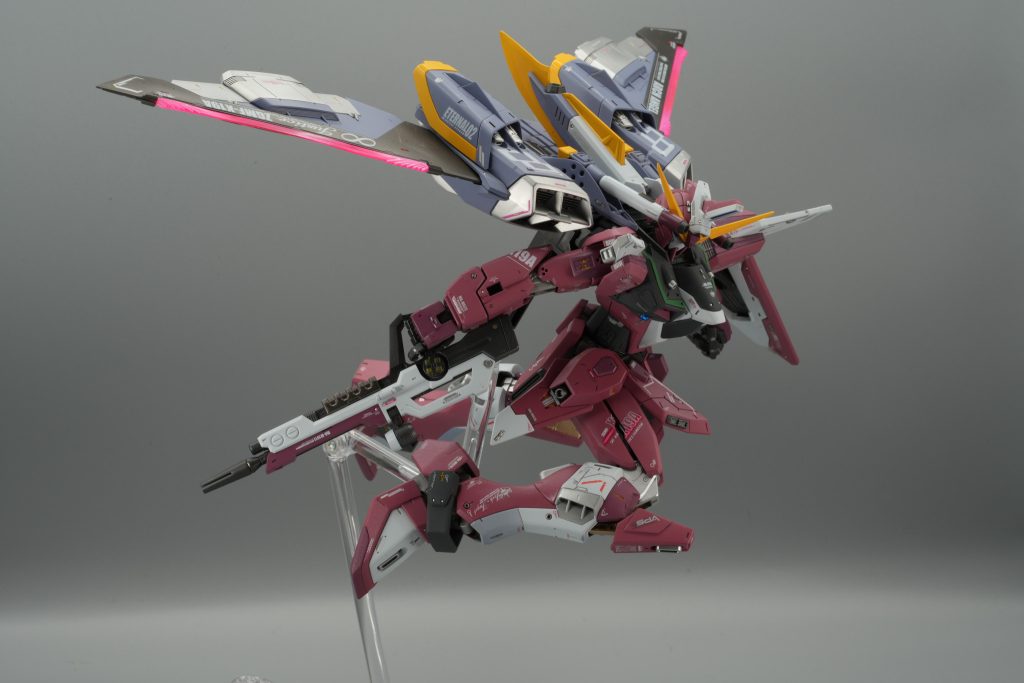 アスラン・ザラ、インフィニットジャスティス、発進する!といったイメージ。