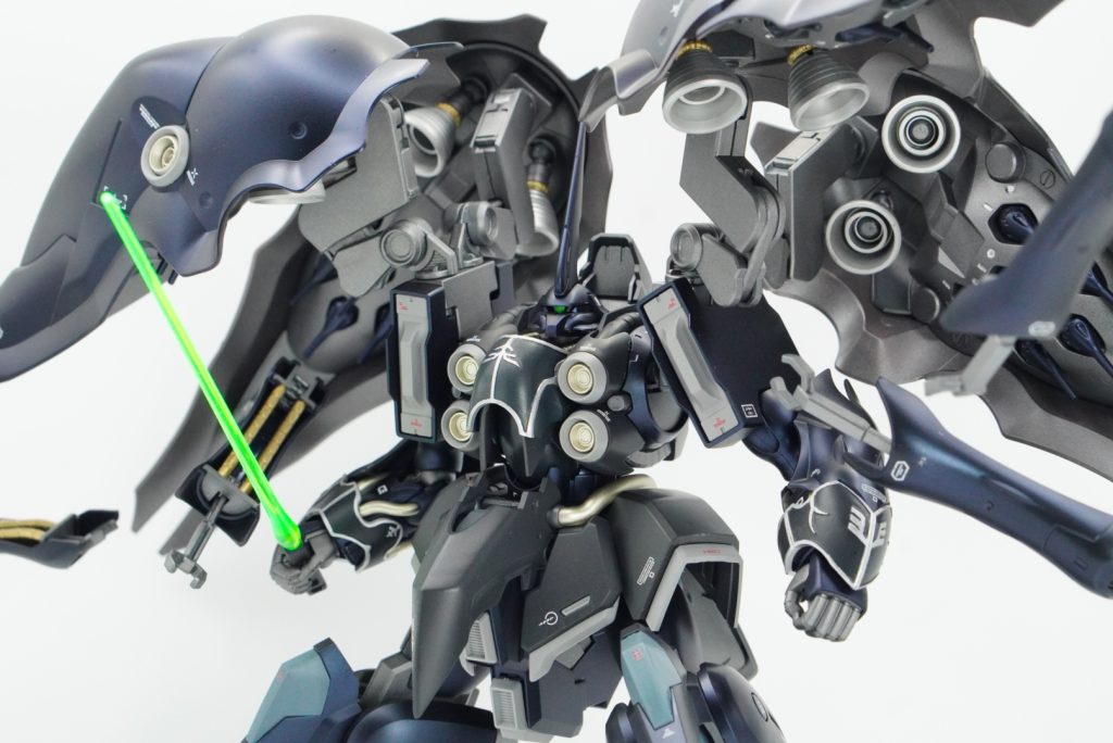 バインダー広げて隠し腕出したらもうすごいボリューム👍