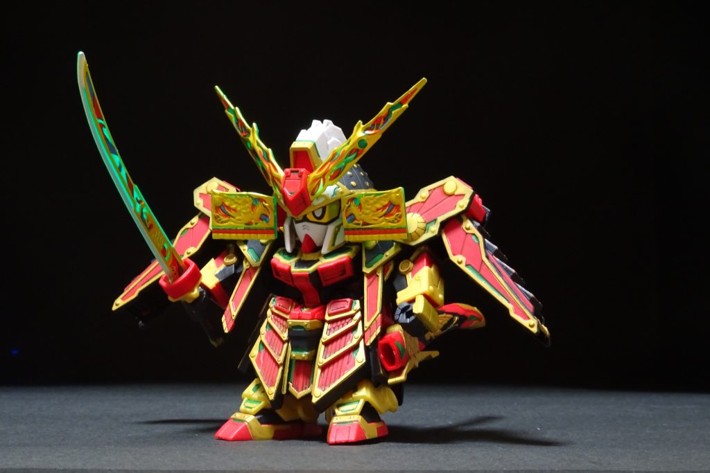 刀と兜に輝羅鋼が使われ、とても綺麗なガンダムです。つや消し仕上げの中で、輝羅鋼が際立ちます。