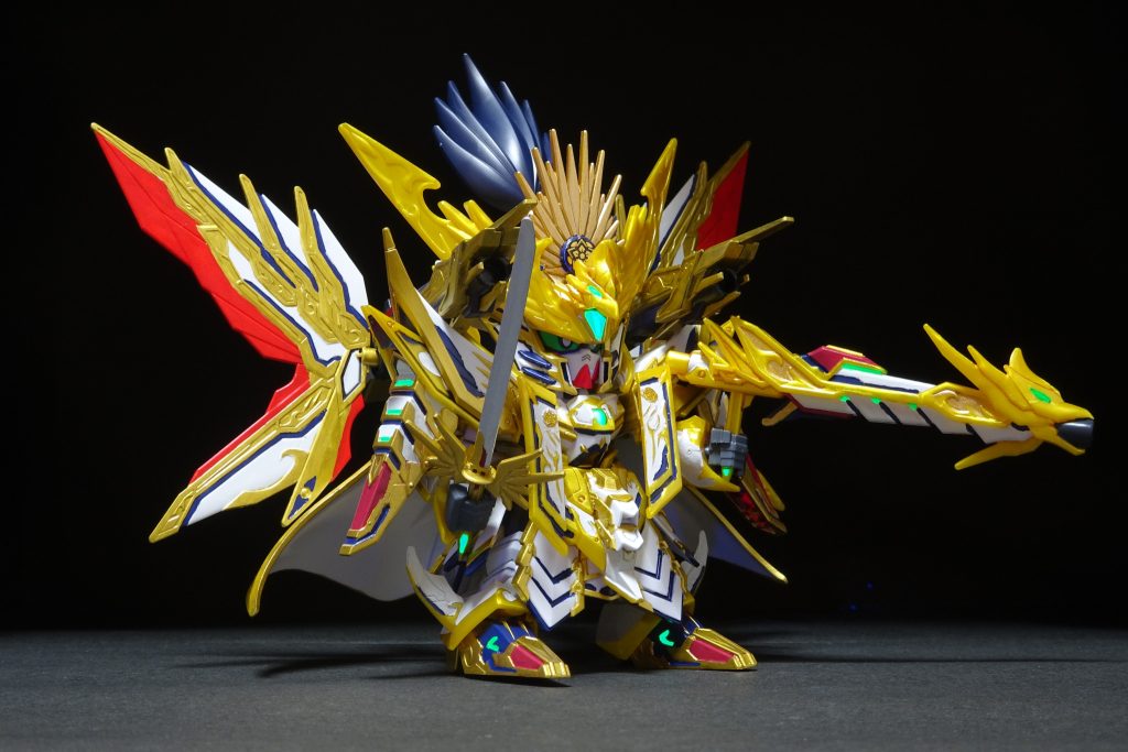 バックパックのキャノンを展開すれば、フルバースト?状態に。まさに天下無双な感じです。