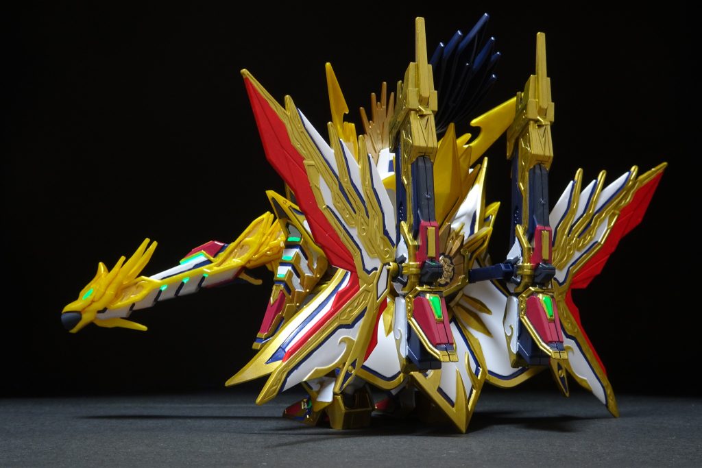 バックパックも含め、今回は塗装が大変でした。筆塗りも大変だけど、エアブラシだとマスキング地獄になりそう。やはり水性のスーパーファインゴールドは、筆塗りだとノリがイマイチです。