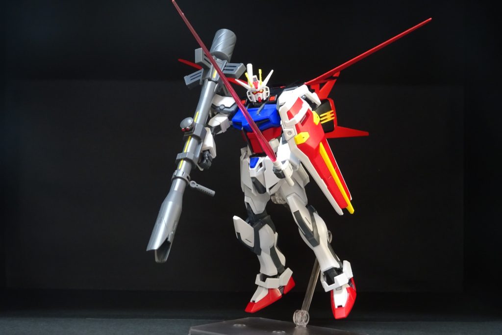 エールストライカーだけでも買っておいて良かったが、姉の余り武装のストライクバズーカを持たせてパワーアップ。