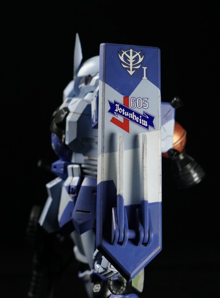 デカールはガンダムデカールDX(ジオン軍)の中の第603技術試験隊エンブレムを使用しました。