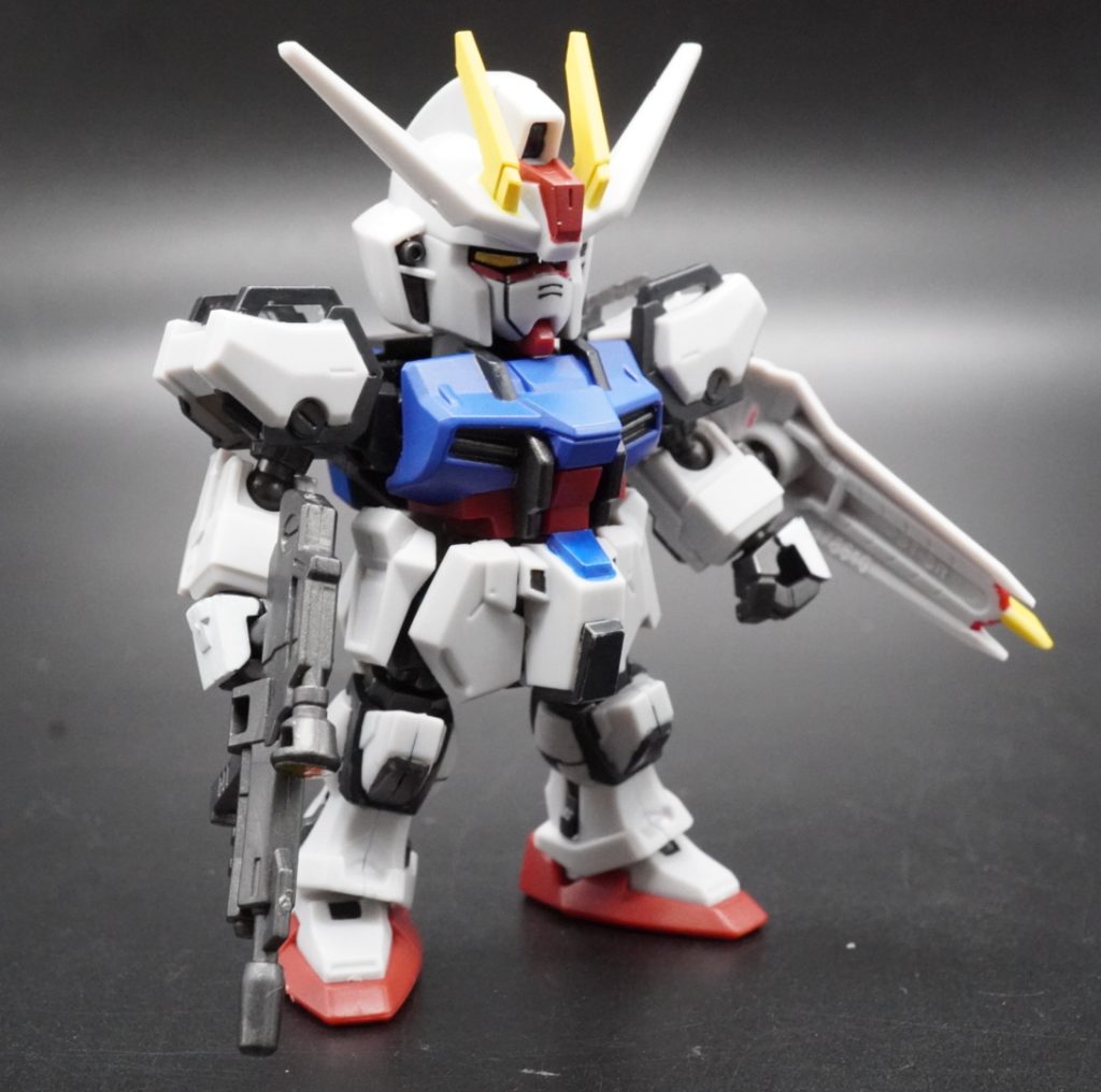 ツインアイなどのセンサー部は、水性ホビーカラーでキャンディー塗装です。