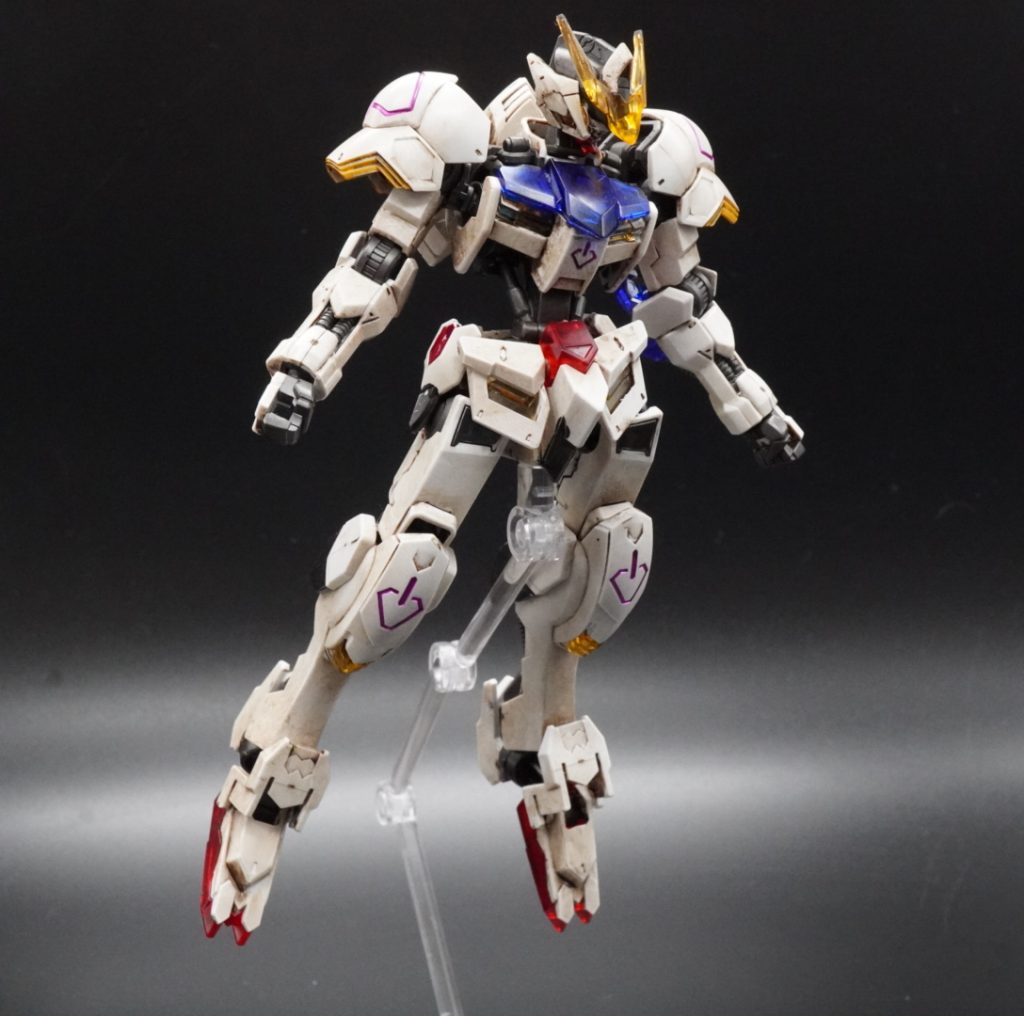 なんとか、形にはなったかなと思います。足のポリキャップは、他の余っていたポリキャップで代用したので、保持力が無く、自立は不可能です(^_^;)パーツ請求するのももったいないし、いつか、他のキットで余剰がでるまで保留です。