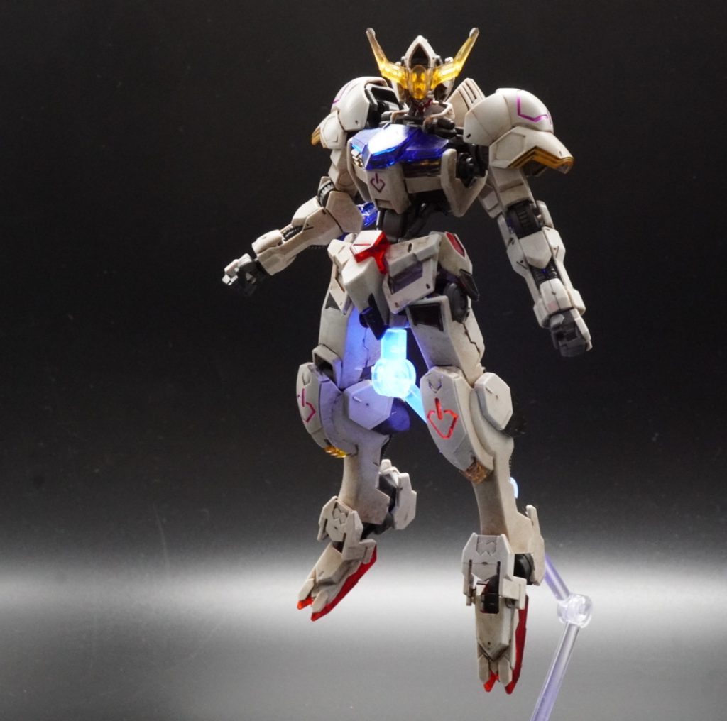 武器が無くてさみしいので、ガンプラオプションパーツで、滑空砲が手に入れば、持たせたいですね。