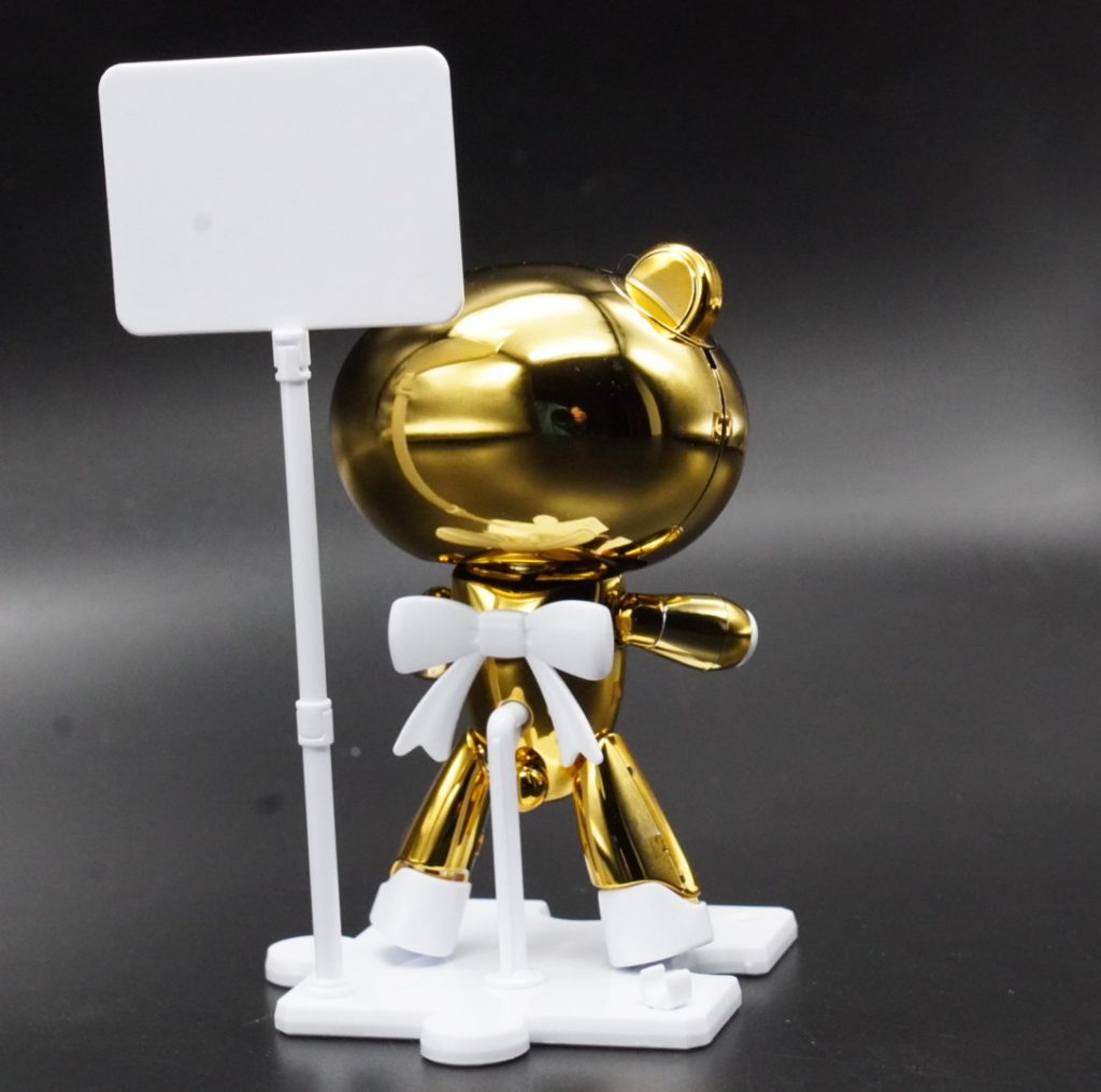 目と鼻と足裏と胴体部は、水性ホビーカラー、光沢ブラックで筆塗りして、はみ出したところは、マジックリンで拭き取りです。