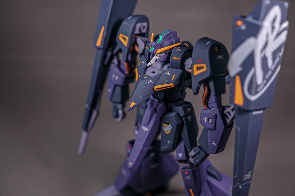 ここからはスジボリやデカールを注目！！