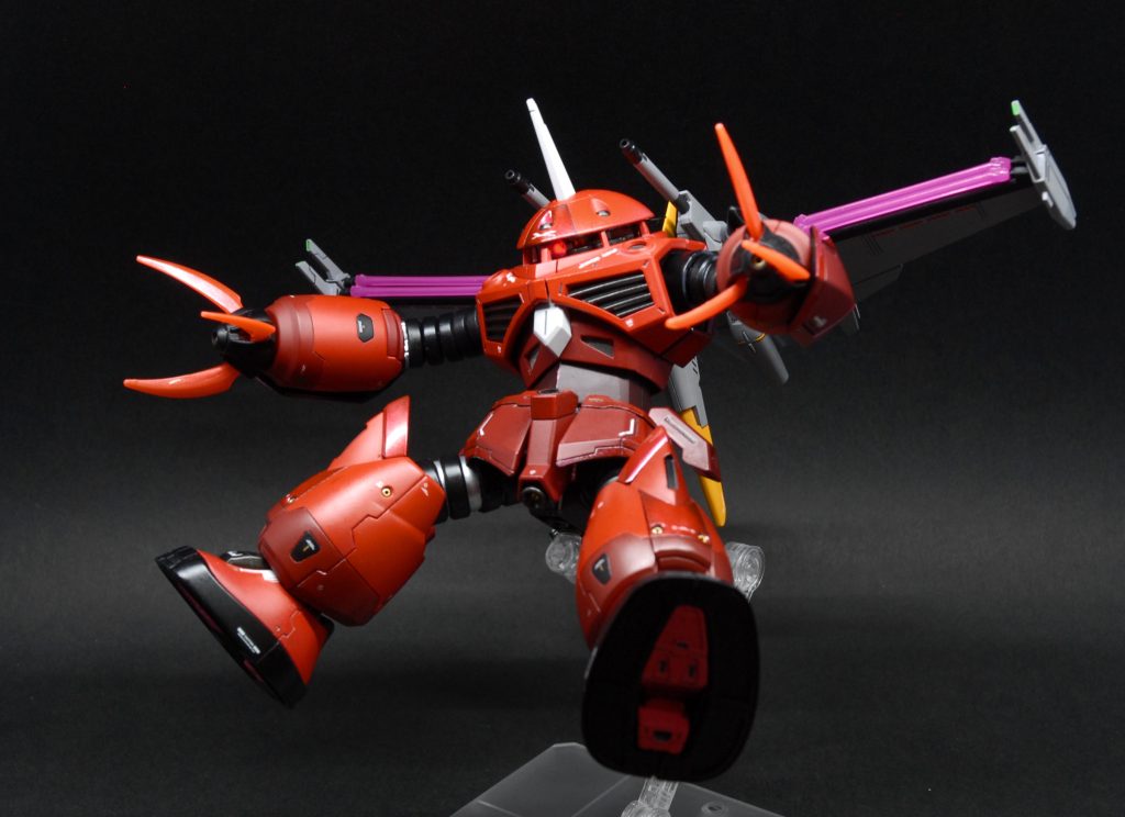 水面を滑りながら攻撃!のシーン。足裏のチラ見がいいですね~。