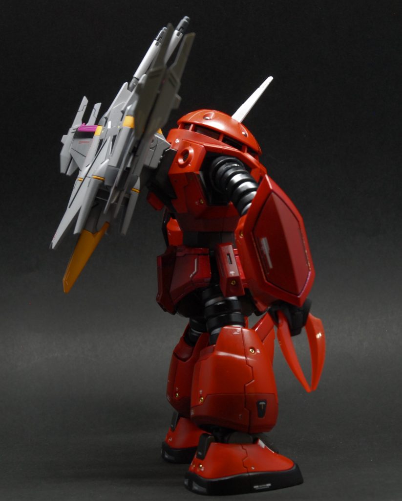 右側面。今回はメタルパーツを埋め込んでディテールアップしました。(ただの着ぐるみにしてはオーバースペックですねw)