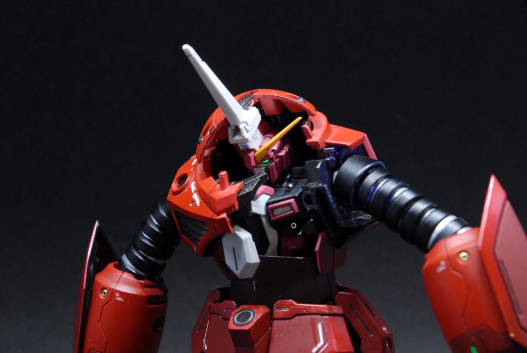 中の人の塗分けも頑張りました。なんせ見せるので。胸部のバルカン?は塗分けがつらかったので、メタルパーツにしています。