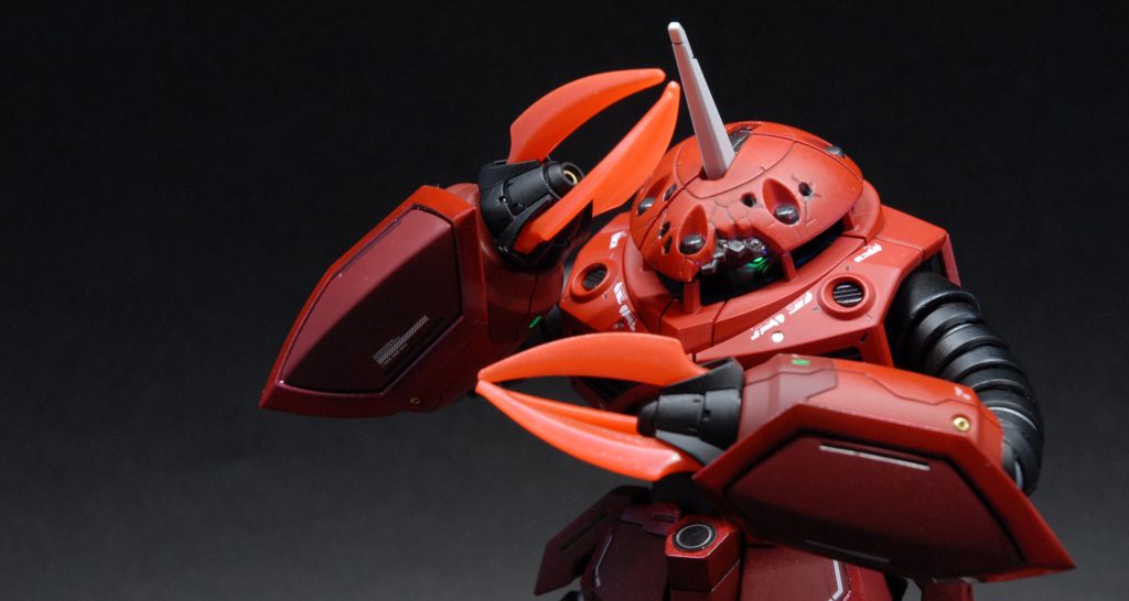 やりたかったことその1”中の人キラーン!” これがやりたかった!目は蛍光グリーンで塗装しUVライトで発光させています。インジャ2式はピンクのプラに蛍光色が混ざっているので、塗装しないでそのままだとピンク部が光ってしまい、目だけ光らすのができないんですよね。塗装した甲斐がありました。