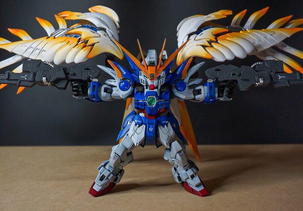 「スジボリを丁寧に」　今回は0.1mm、0.2mmの2種類を使い分けましたが、どちらもゆっくり撫でるように何回も。ではなく、少し早く少し強めに。を意識しました。ゆっくり引くとガタガタになるんですよね。ヤスリで整えればいいんでしょうが、上手く出来ないんですよね。　そのおかげか、それなりに綺麗な直線でした。次回からはこれでいきましょう。