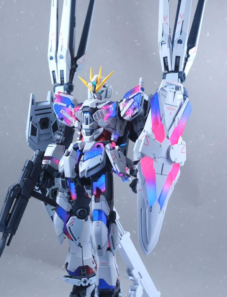 蛍光塗料とクリアカラーを駆使して頑張ってぐらで塗装。おかげでいい感じの色に