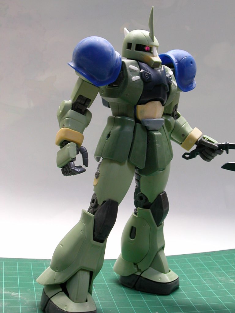 こんな感じでエポバテ、プラ板、ラルザクをミキシングしてます。