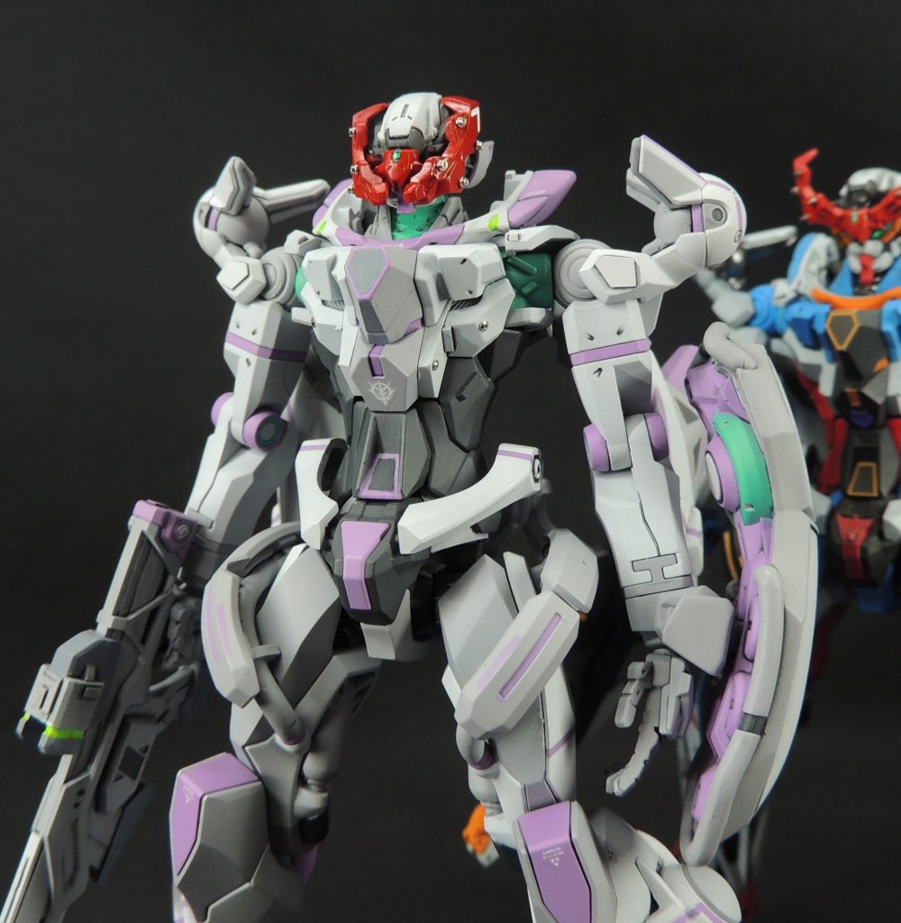 使用カラーは以下のとおりです。・薄パープル:MSパープル(GSIクレオス)・グリーン:エメラルドグリーン+ブルーグリーン(ガイアカラー)・レッド:パンツァーレッド⑵(ガイアカラー)・ホワイト:ニュートラルホワイト(NAZCAカラー)・金属色:スターブライトアイアン(ガイアカラー)・グレー:ニュートラルグレーⅠ(ガイアカラー)