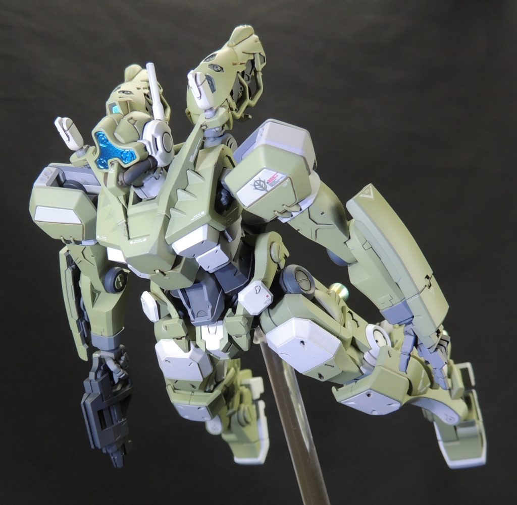 ゲルググ(GQ)は、大胆なポージングが可能な良キットです。宇宙世紀「正史」のゲルググに倣い、カラーリングの変更だけでなく、バリエーション機の製作等、楽しみ方に広がりがあるアイテムだと思います。