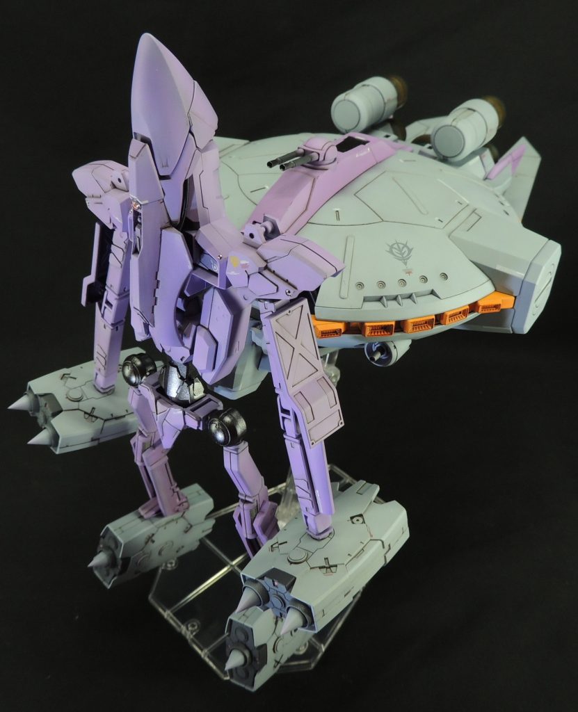 実は『キケロガ・アイフリッド』は、展示会等への輸送を考えて、各パーツは接着をしていませんでした。完成品をバラバラにできるようにしておくことで、コンパクトでかさ張らずに梱包できます。接着の代わりに、3mm軸・1mm真鍮線・ネオジム磁石により各部を接続していました。