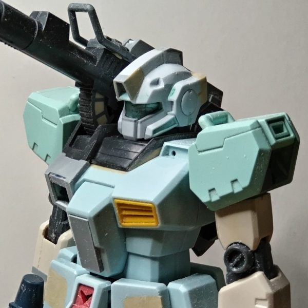 この顔はパワードジムではなくて、ジムキャノンでした。前回アップした頭だけの方が改修が進んでいて、アンテナが2本になっています。せっかくプレバンで買えたジムキャノンですが、半分も使っていないですね…。ジム改、ジムカスタムとミキシングしています。明日が雨でなければトップコートを吹くので、来週末にはアップ出来ると思います。（1枚目）
