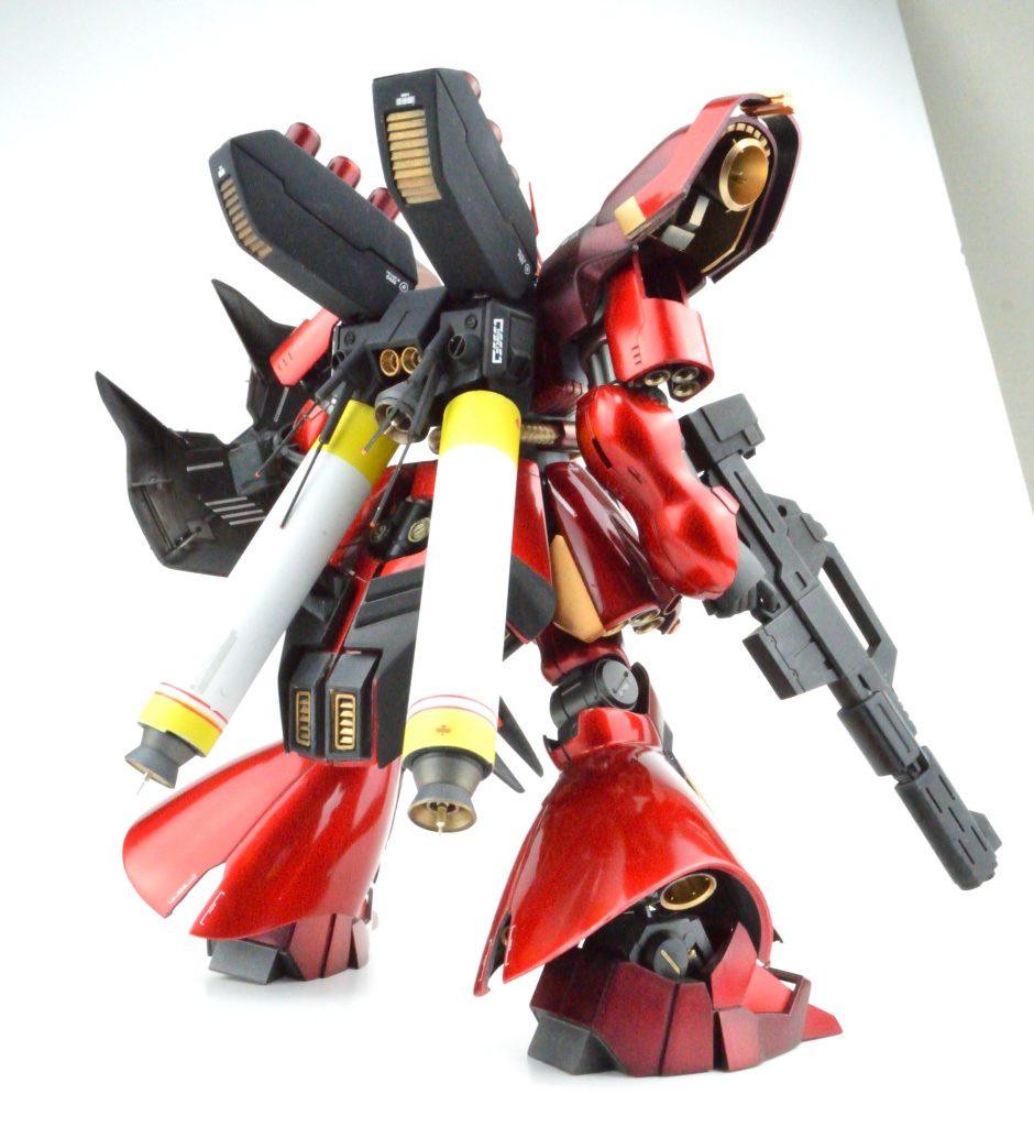 バックパックはプレーンに思えたので色々ディテールを盛ってみましたプロペラントタンクは大型化してスラスターを追加しました