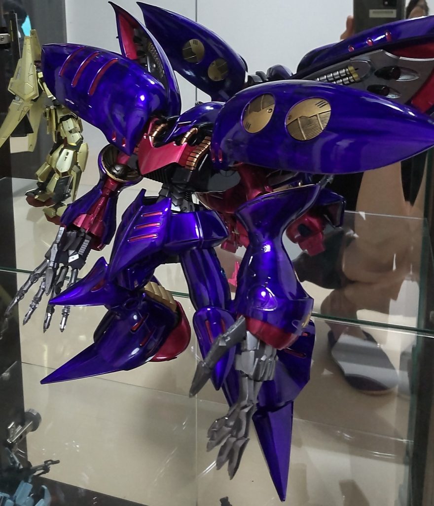 バインダーは筆ムラがすごくてマーブル模様みたいになったのでやり直しました😭今見ると大理石塗装みたいで妖しくてアリな気もしますね