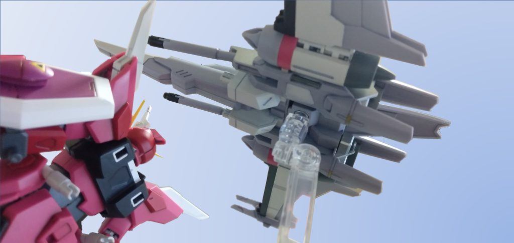 最後に、背中のリフターであるM2X32E フォランテスです。こちらは、色分けを頑張りました!この方法での裏打ちパーツ作成は、マスキングの型紙と違い、電子データなので、複製し放題なのが最大のメリットです!需要があるか分かりませんが、ご参考になれば嬉しく思います。ご質問などありましたら、遠慮なく、お尋ねください。次は、マイフリが投稿できればと思っております。難しそうですが、RGストフリとのミキシングです!