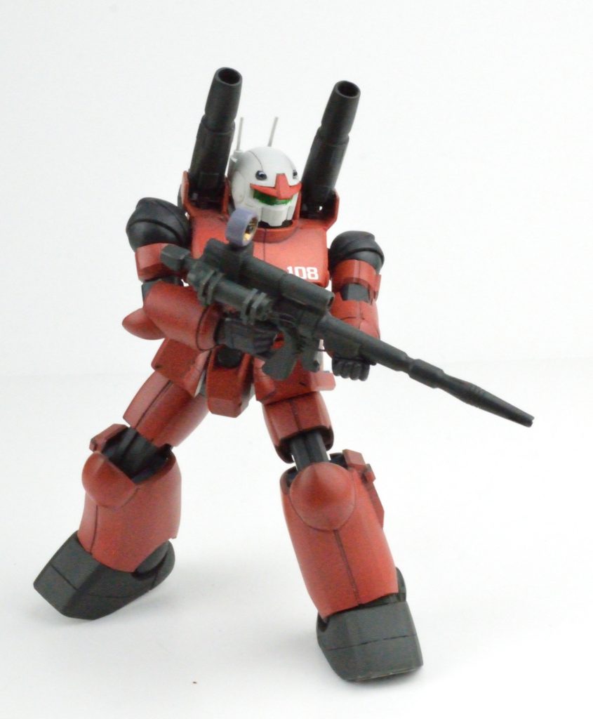 肩のボールジョイント化で、ライフルを両手で構えられるようになりました