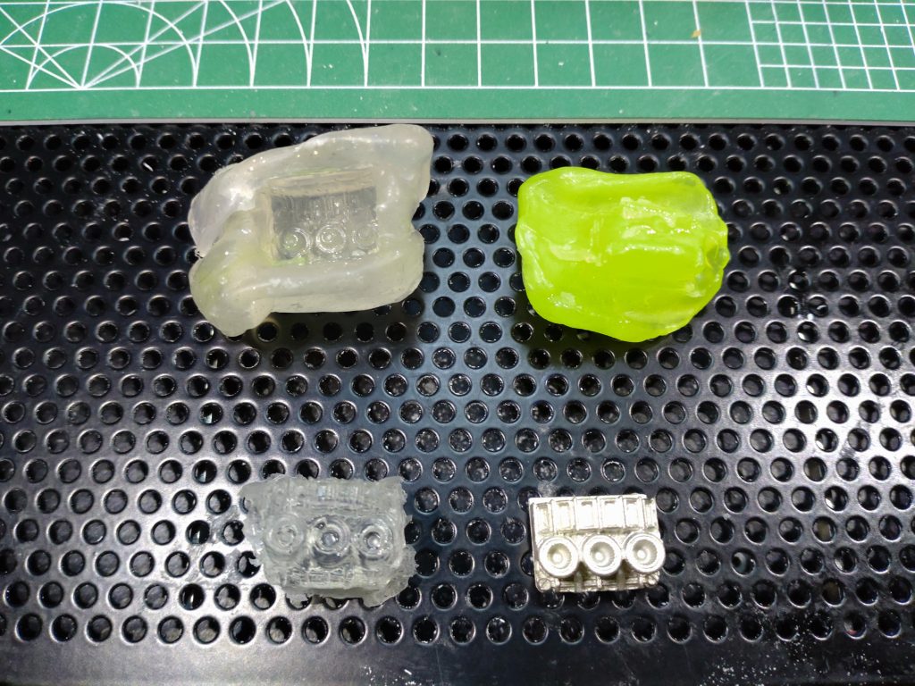 メインエンジンが金属パーツで塗装しづらかったのでお湯まるでレジン複製して使ってます。