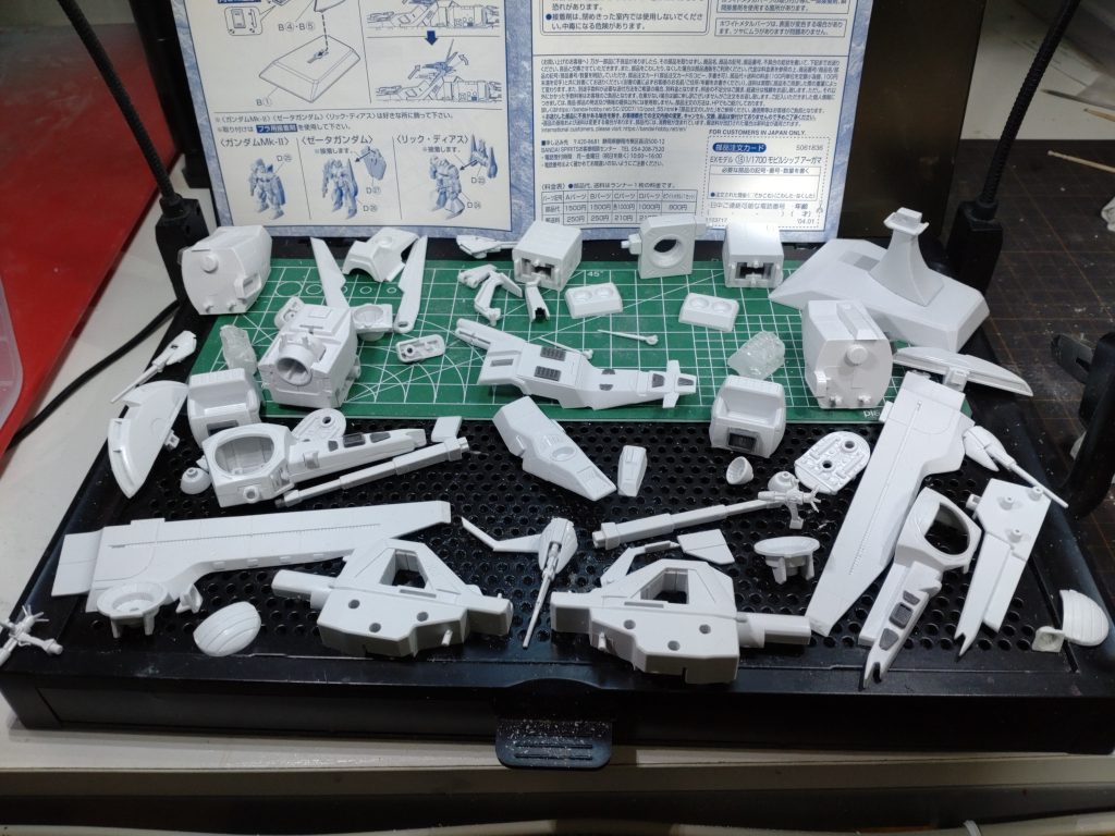 当たり前ですが真っ白です。塗装が面倒です。