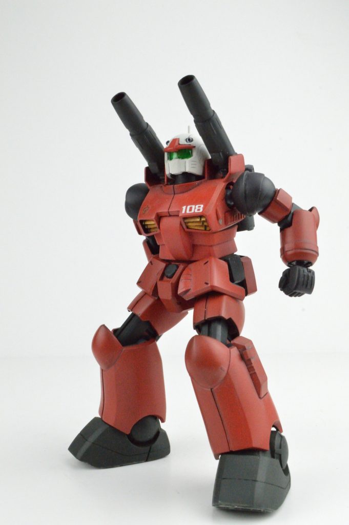 フロントスカートをボールジョイント接続にして、足を開いてポージングできるようにしました