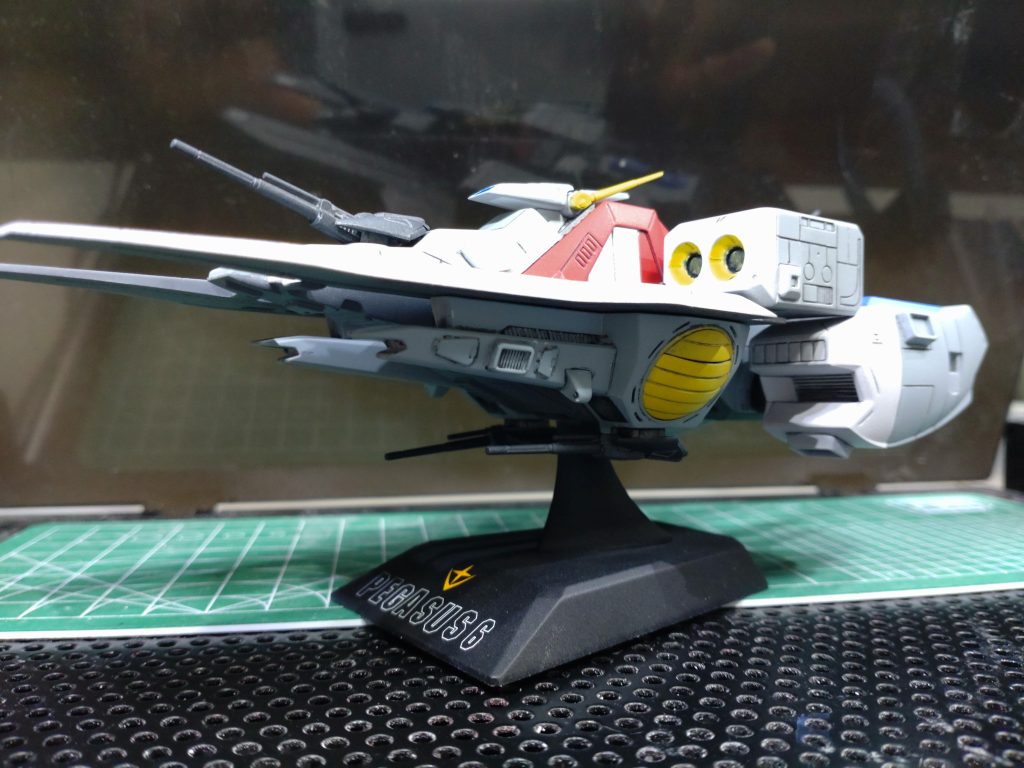 台座も色を塗ってデカールを貼りました。