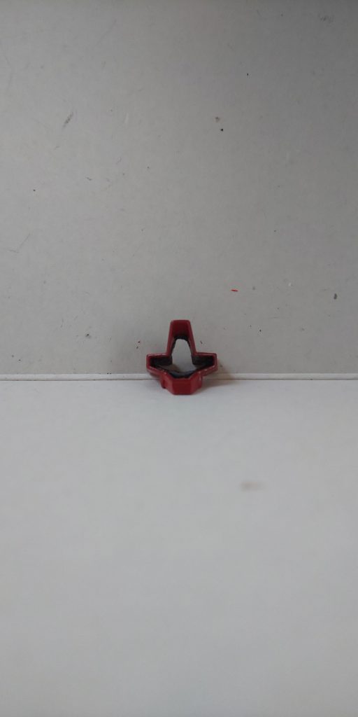  モノアイカバーをくりぬいたところです😆