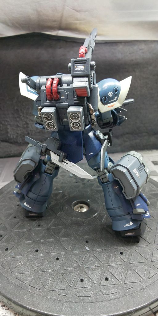 後ろにも隠しナイフ？を装備😆銃は左側のジョイントパーツにセット出来ます👍️