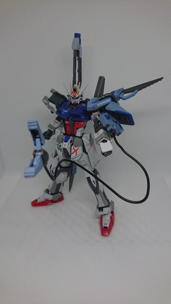 パンツァーアイゼン先端塞いで挟みやすいモールド追加バーニア？の裏にプラ板を貼り付け軌道が変な感じですが枠に入らない