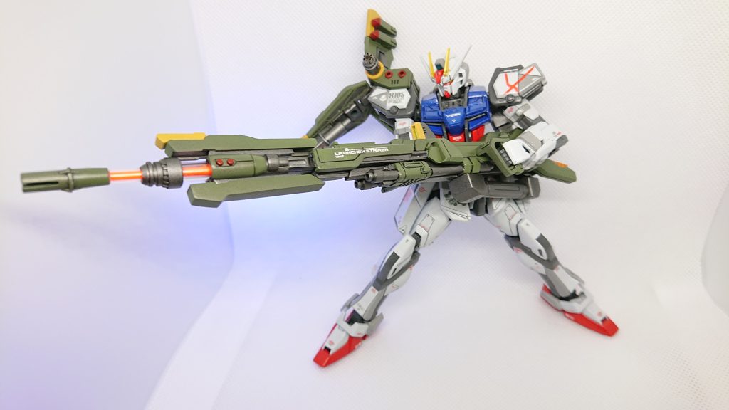 本体は相変わらず使い回しですアグニを三段階で展開、バッテリーを着脱式&展開可能に、シールド?を可動式に、シールド裏に着脱式のミサイルとパイルバンカーを装備