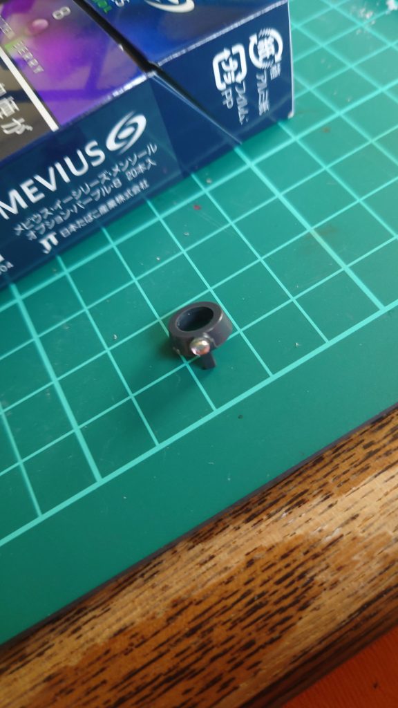 モノアイはシールでなく　ネイルアクセの加工で作成