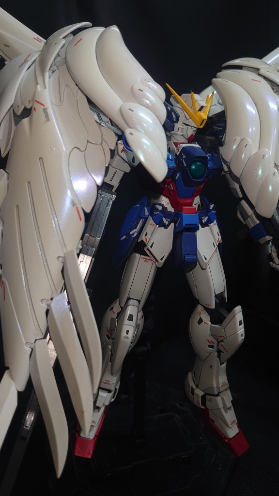 ウイングバインダーはパール塗装で角度により薄っすらと多色でのパール色が出る様にしました。