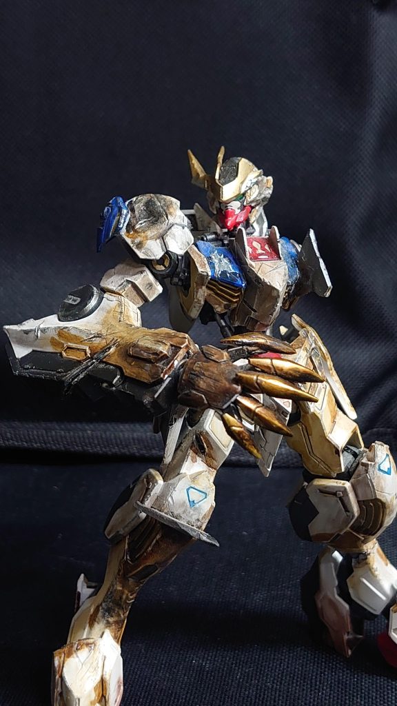 爪の大型化と、汚し加工は自機と敵機のオイルに塗れたイメージで。