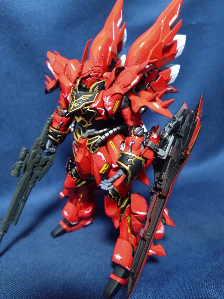 武器とシールド持たせたらうまいことバランスして立ちました。