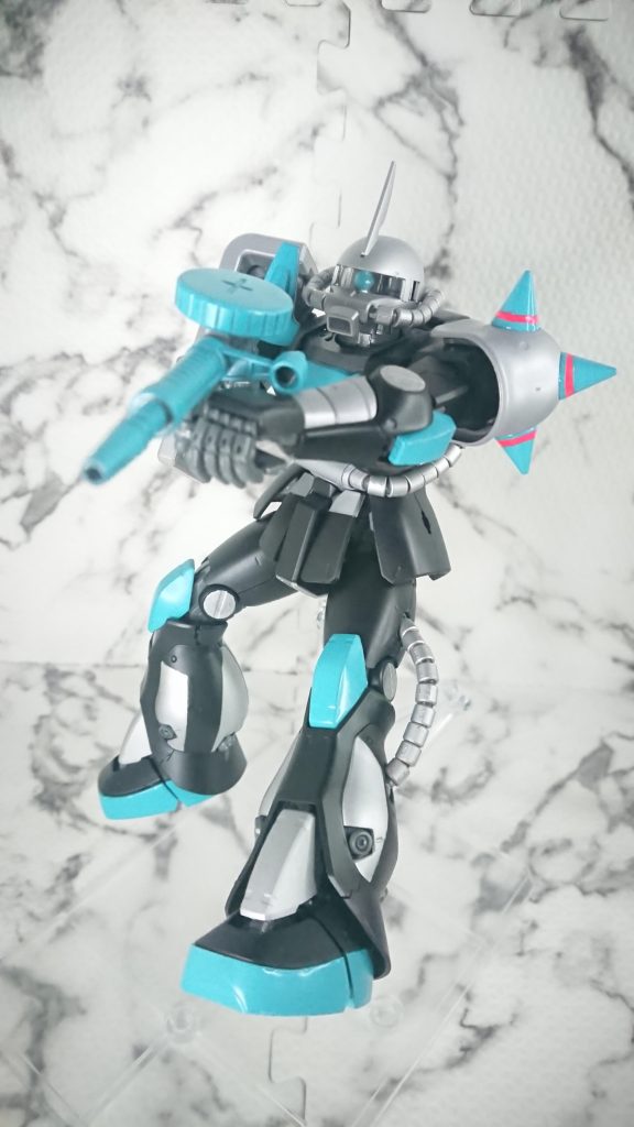 タミヤスプレーのコーラルブルーは隠蔽力があるのでサーフェイサーを塗らずに直接吹き付けた方が良い発色をします。ですが光沢なので半光沢やつや消しを上に吹くとやはりコーラルブルーが変色をし黒ずむので難しかったぁ