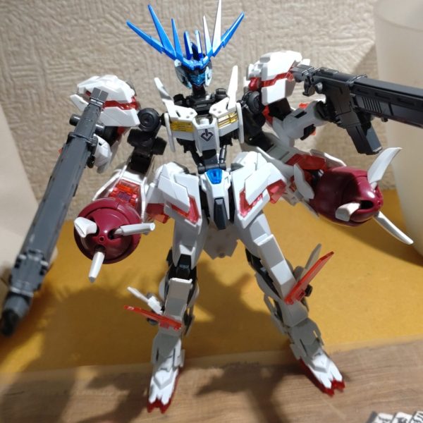 アームは背面にも付けることができる。製作途中です。撮影部屋がなく壁ものが見えてて申し訳ないです🙇🏻‍♀️全体的なアドバイスと頭のアドバイスお願いします🙇🏻‍♀️（1枚目）